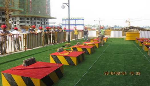 锦艺集团完美电竞平台官网管理中心带领兄弟企业 到我公司承建的锦艺四季城香榭苑项目观摩